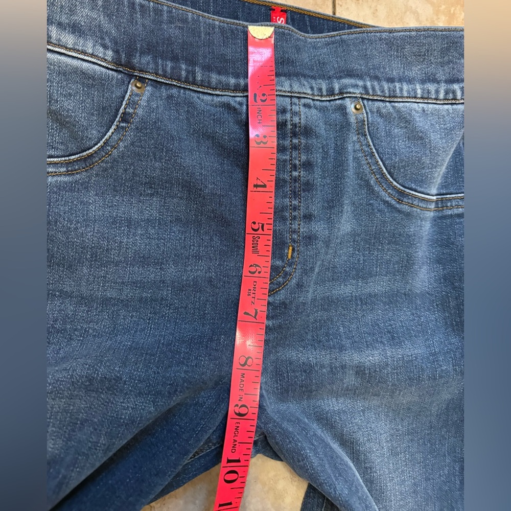 NWOT SPANX Distressed Ankle Skinny Jeans in Medium Wash
Women’s Small - Picture 8 of 10